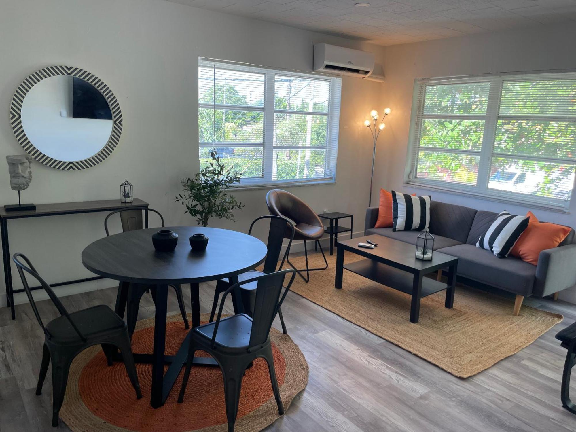 Fully Equipped Apartments With Parking Near Cocowalk Μαϊάμι Εξωτερικό φωτογραφία