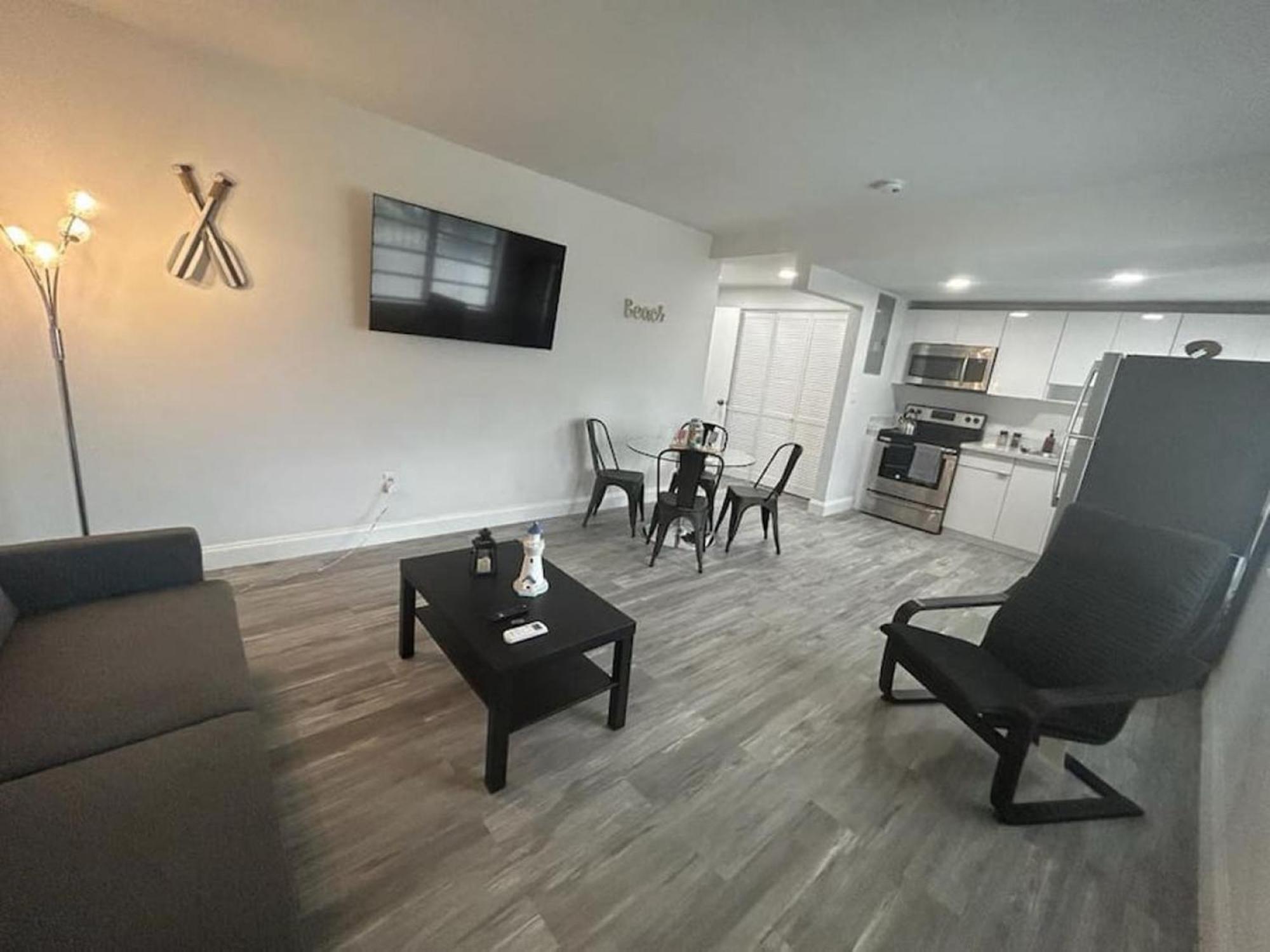 Fully Equipped Apartments With Parking Near Cocowalk Μαϊάμι Εξωτερικό φωτογραφία